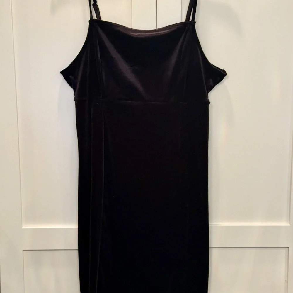 90’s Y2K Mini Black Velvet Slip Dress With Slit - Picture 3 of 10